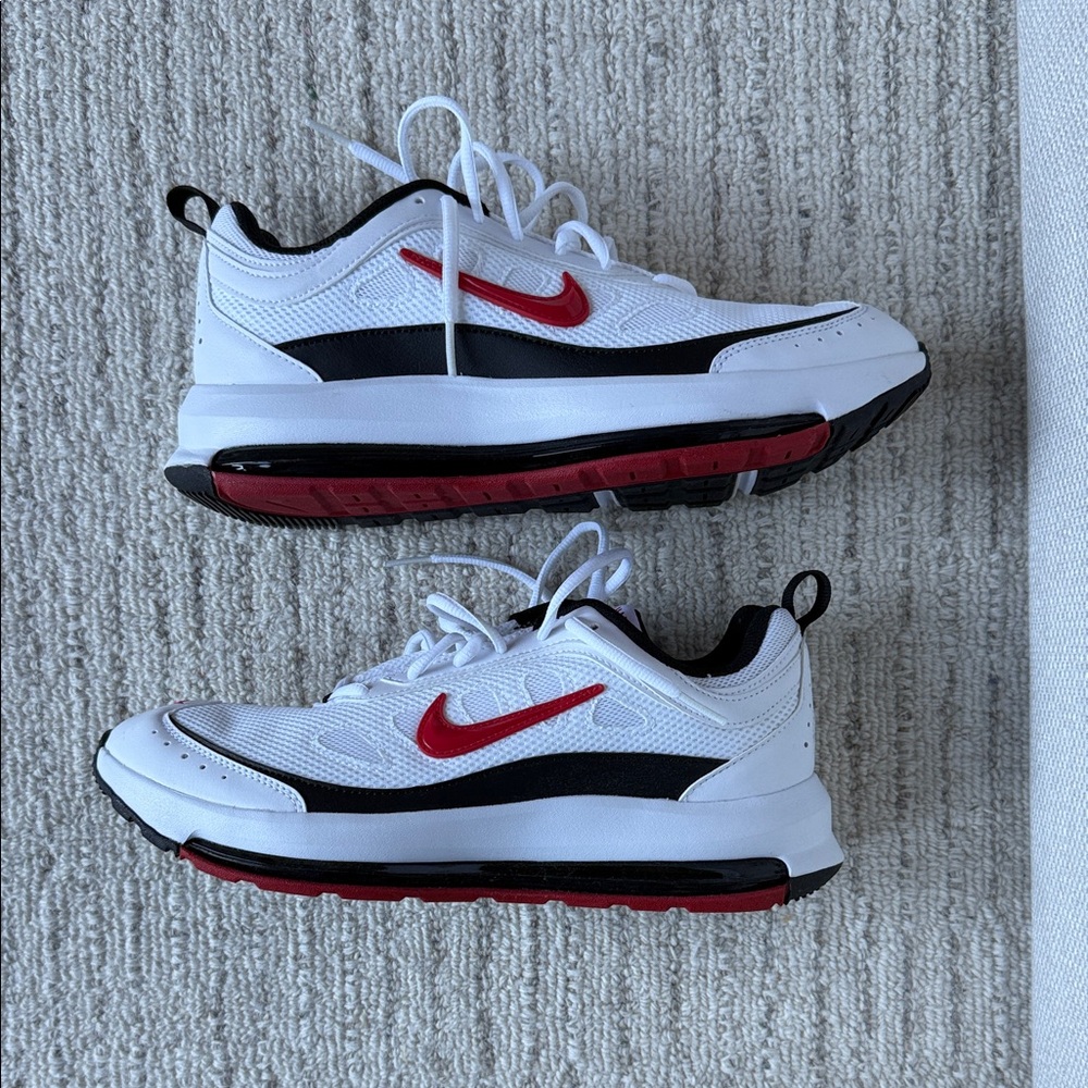 Nike Women’s Air Max Sneakers NEW WITH BOX